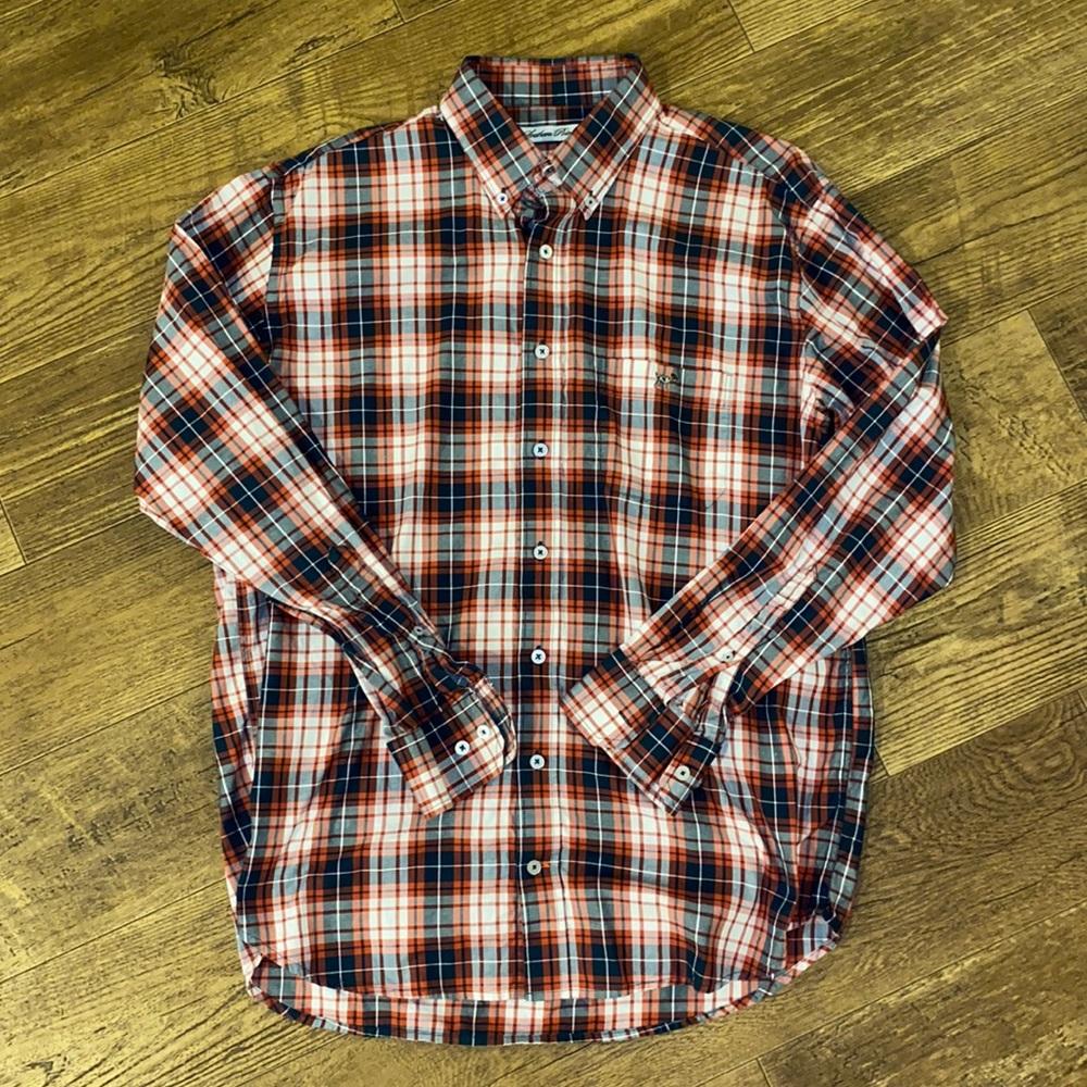 Southern Point Co. Size Medium dress shirt.